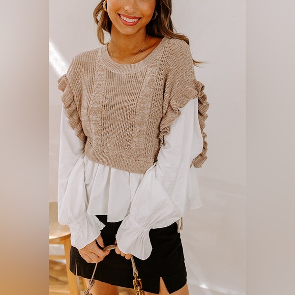 Illa Illa Stylish Tan and White Ruffle Sweater Top - Picture 3 of 12